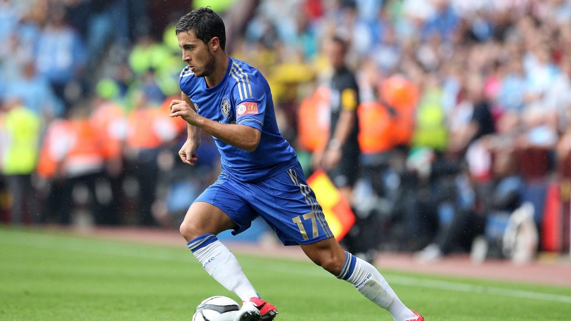 库里重返赛场，首战状态出色，引爆G2观众热情，赛场气氛再度高涨